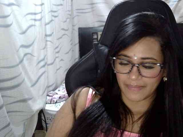 Letty33 webcam