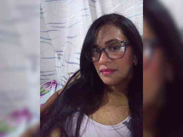Letty33 webcam