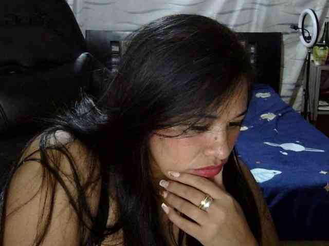 Letty33 webcam