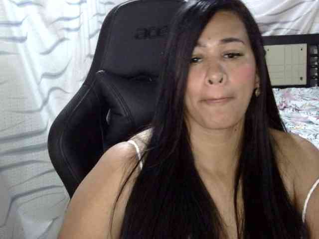 Letty33 webcam