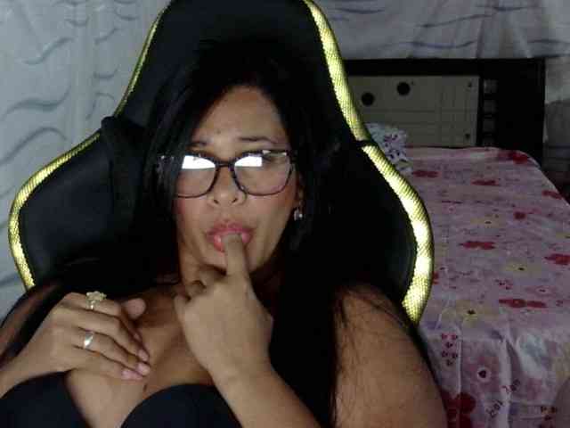 Letty33 webcam