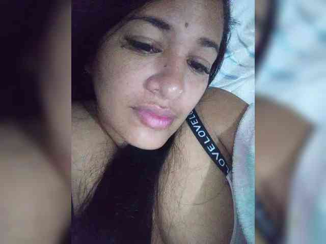 Letty33 webcam