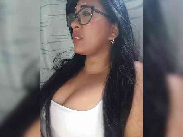 Letty33 webcam