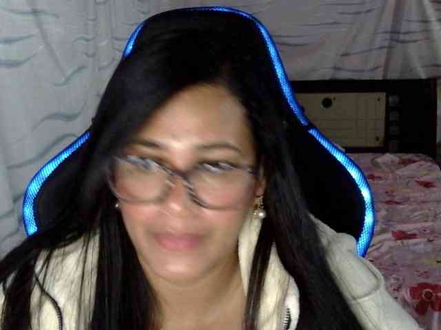 Letty33 webcam