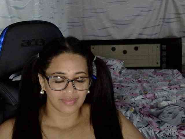 Letty33 webcam