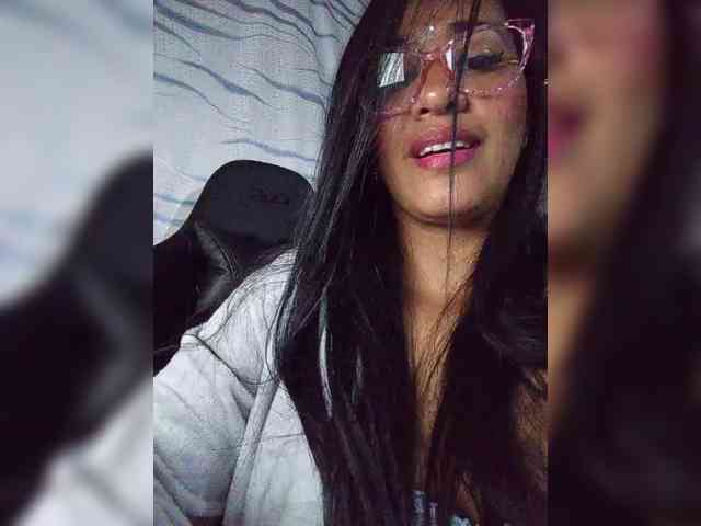 Letty33 webcam