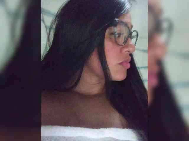 Letty33 webcam