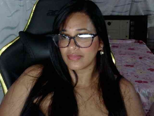 Letty33 webcam