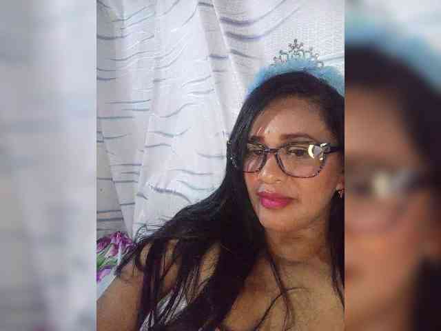 Letty33 webcam