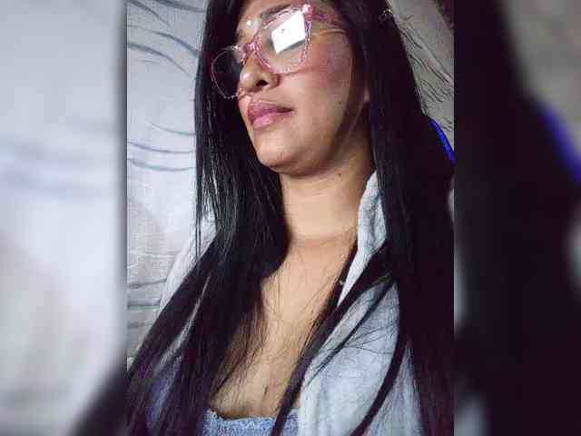 Letty33 webcam