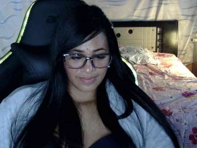 Letty33 webcam