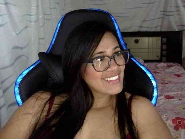 Letty33 webcam
