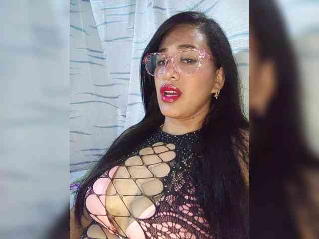 Letty33 webcam