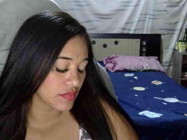 Letty33 webcam