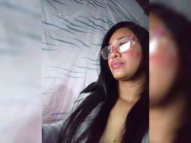 Letty33 webcam