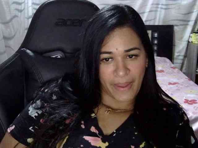 Letty33 webcam