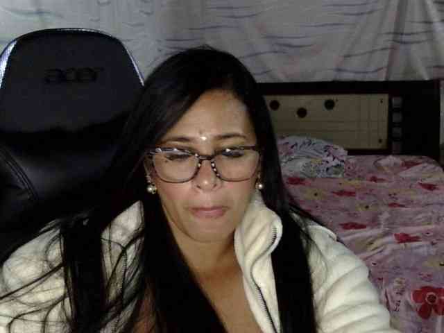 Letty33 webcam