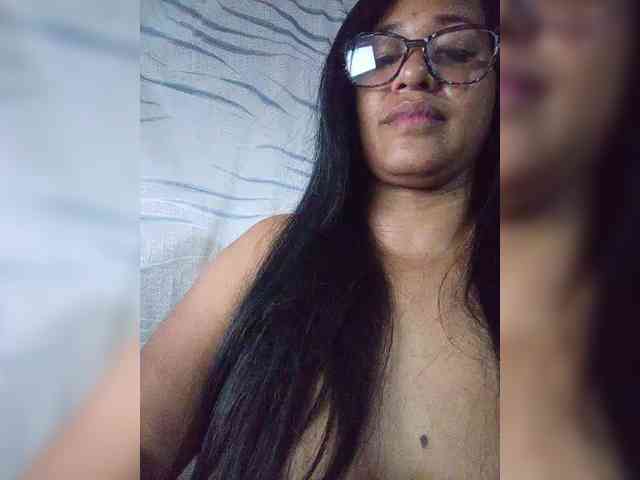 Letty33 webcam