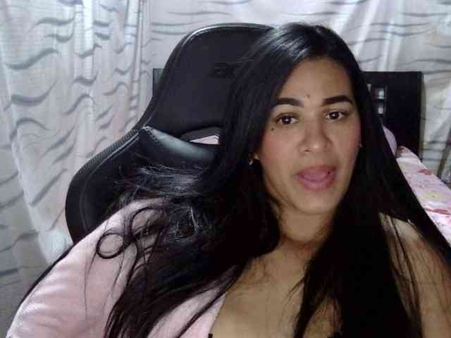 Letty33 webcam