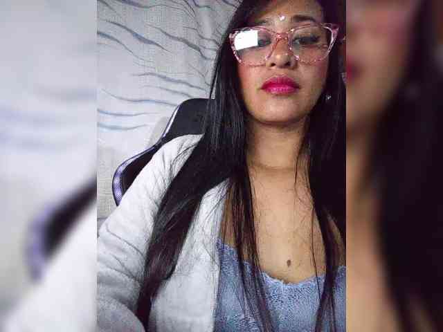 Letty33 webcam