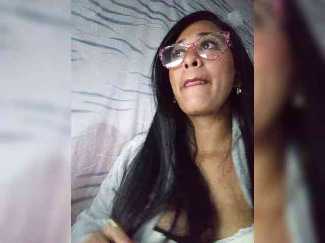 Letty33 webcam