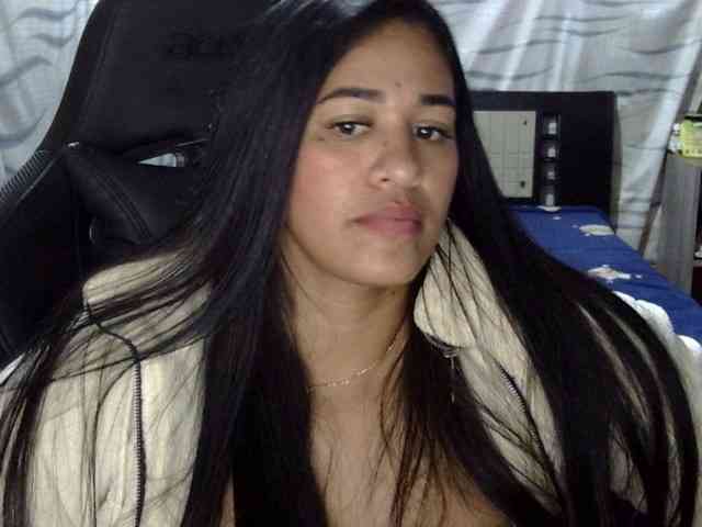 Letty33 webcam