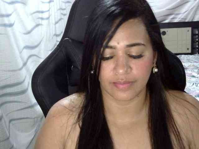 Letty33 webcam