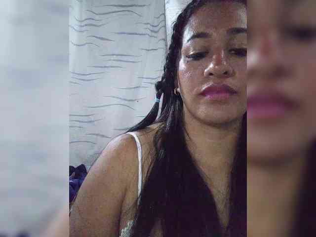 Letty33 webcam