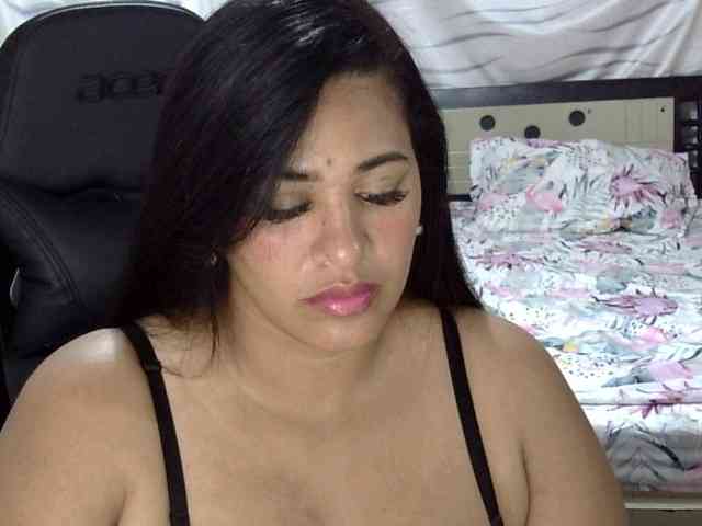 Letty33 webcam