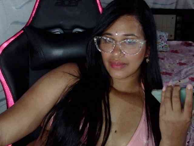 Letty33 webcam