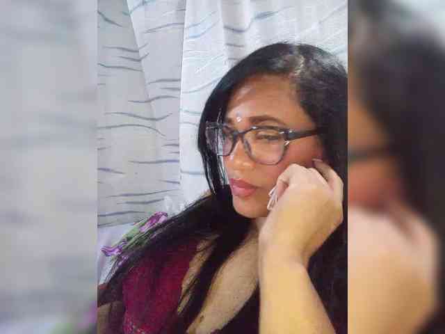 Letty33 webcam