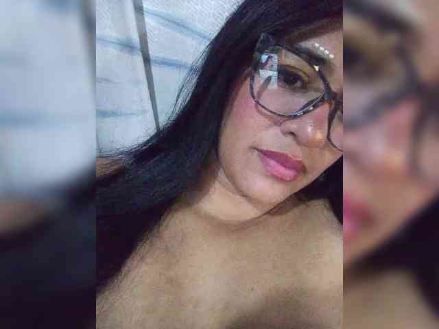 Letty33 webcam