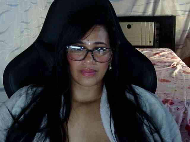Letty33 webcam