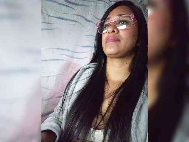 Letty33 webcam