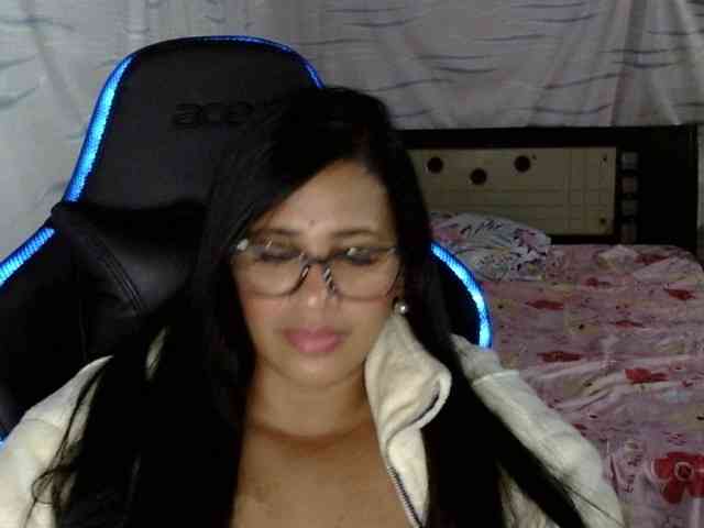 Letty33 webcam
