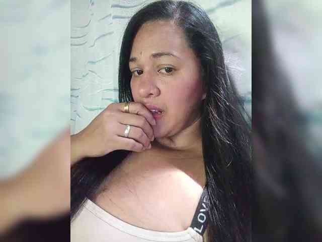 Letty33 webcam