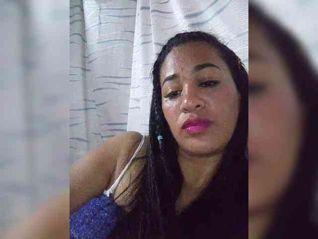 Letty33 webcam