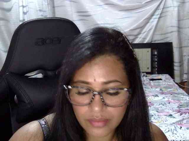 Letty33 webcam