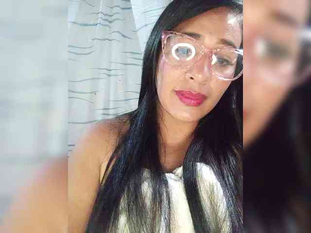 Letty33 webcam
