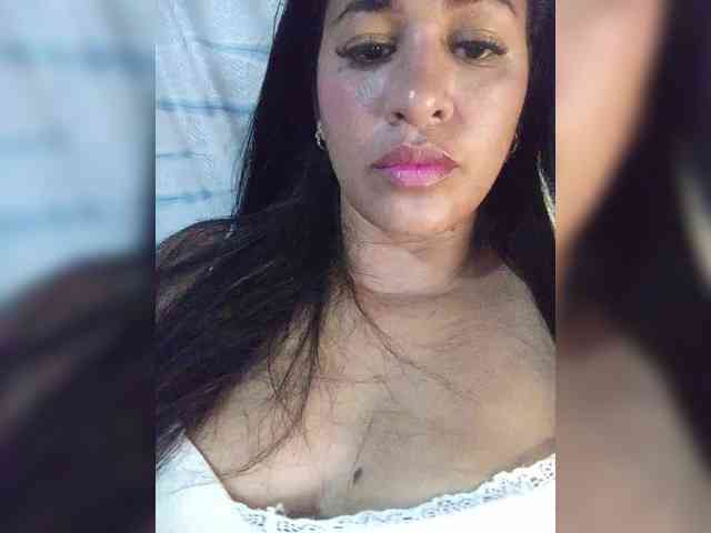Letty33 webcam
