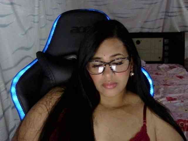 Letty33 webcam