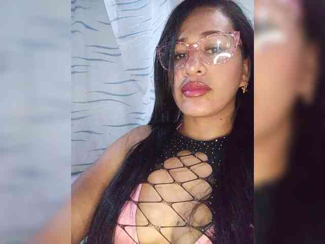 Letty33 webcam