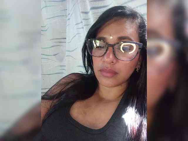 Letty33 webcam