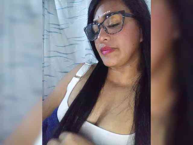 Letty33 webcam