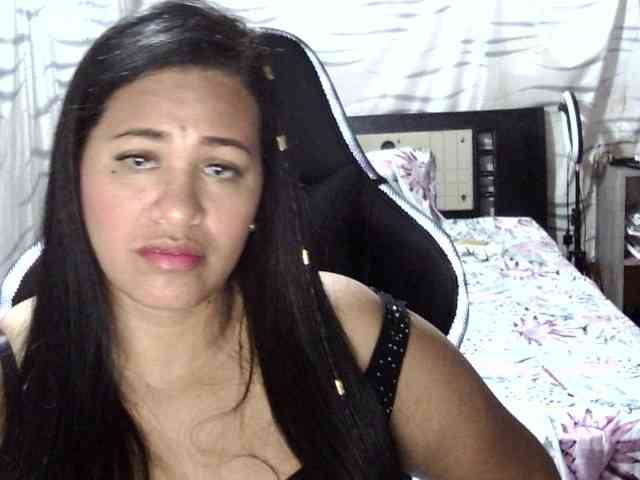 Letty33 webcam