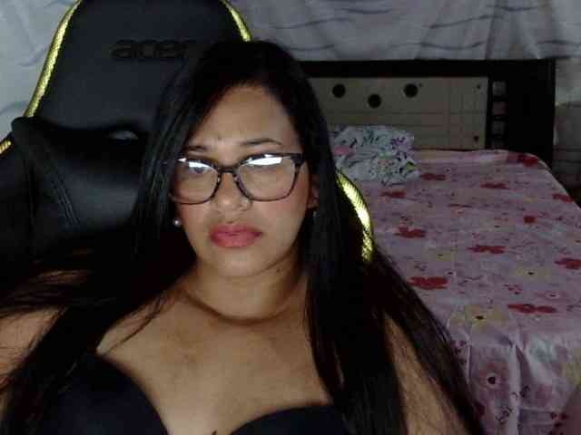 Letty33 webcam