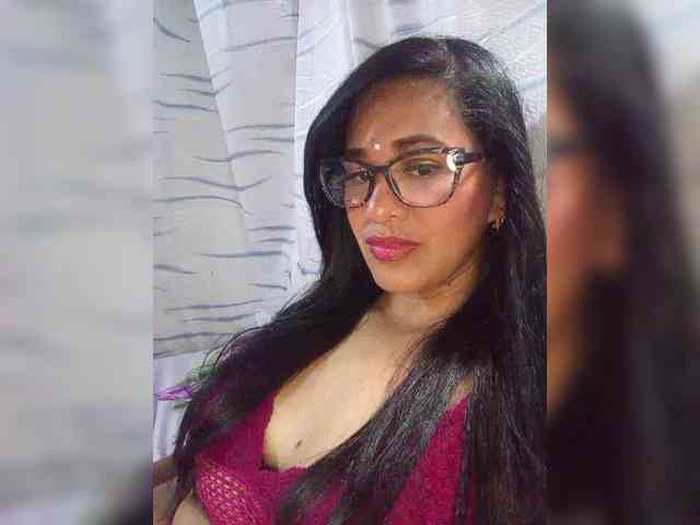 Letty33 webcam
