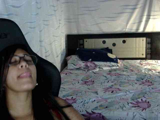 Letty33 webcam