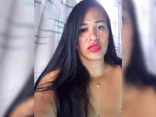 Letty33 webcam