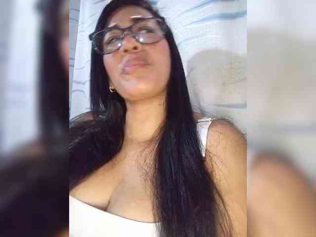 Letty33 webcam
